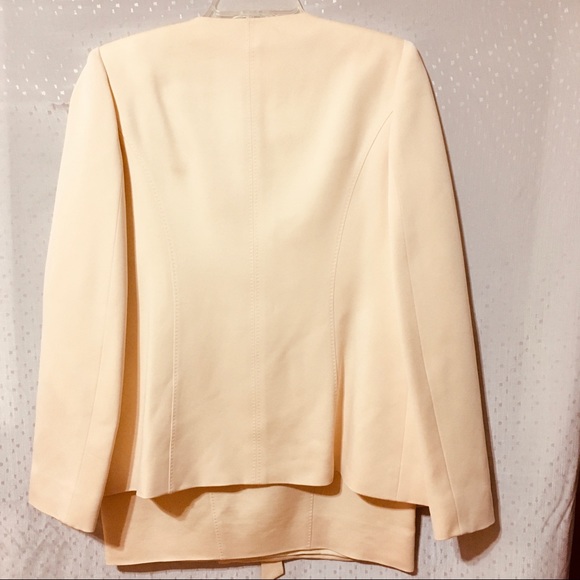 New Valentino 2 Pc Suit Butter Cream Knit Sz 10 - Picture 2 of 8
